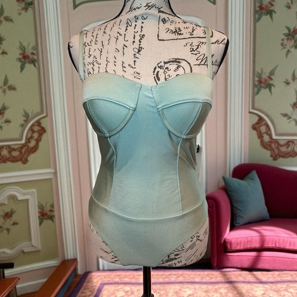 Haute Monde Pastel Green Sweetheart Bodysuit - Picture 2 of 5